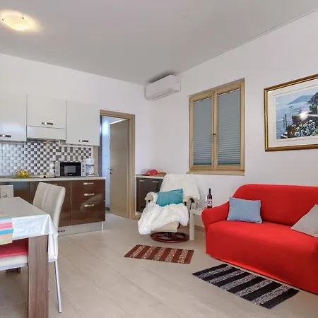 Holiday home Holiday Aquamarine By Interhome