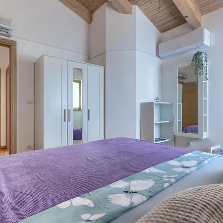 Holiday home Holiday Aquamarine By Interhome Pula